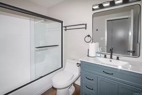 Bath - 1133 Gardena Rd, Encinitas, CA 92024 photo 2 of 3