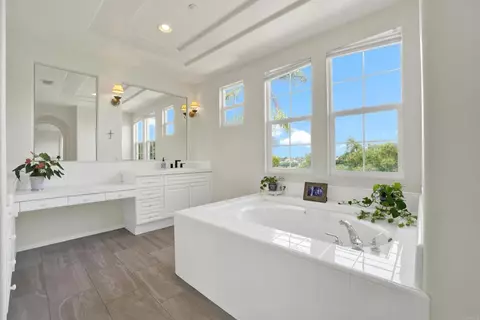 Bath - 1551 Fairway, Encinitas, CA 92024 photo 2 of 5