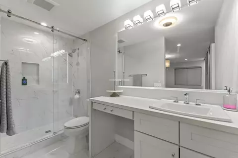 Bath - 127 W Glaucus #B, Encinitas, CA 92024 photo 2 of 3
