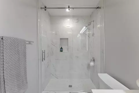Bath - 127 W Glaucus #B, Encinitas, CA 92024 photo 3 of 3
