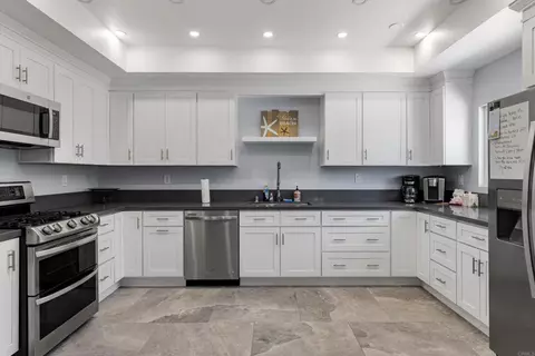 Kitchen - 4378 Dowitcher Way, Oceanside, CA 92057 photo 4 of 4