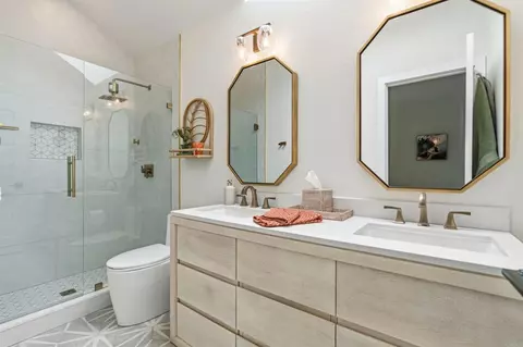 Bath - 836 Windcrest Dr, Carlsbad, CA 92011 photo 1 of 2