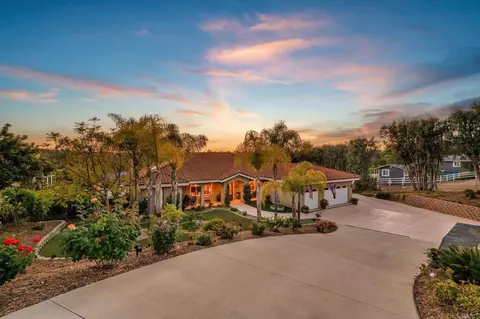 3835 Las Flores Dr, Fallbrook, CA 92028