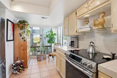 Kitchen - 1051 Freedom Ct, Del Mar, CA 92014 photo 3 of 4