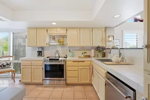 Kitchen - 1051 Freedom Ct, Del Mar, CA 92014 photo 4 of 4