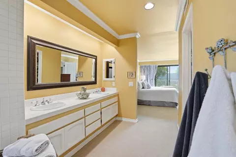 Bath - 1051 Freedom Ct, Del Mar, CA 92014 photo 1 of 4