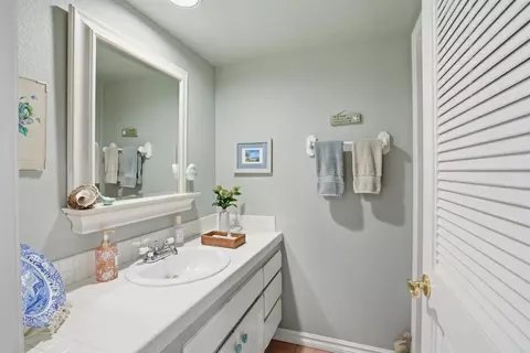 Bath - 1051 Freedom Ct, Del Mar, CA 92014 photo 4 of 4
