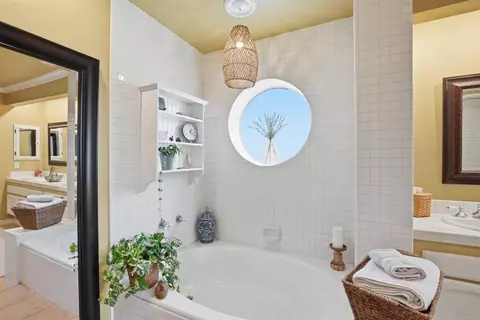 Bath - 1051 Freedom Ct, Del Mar, CA 92014 photo 3 of 4