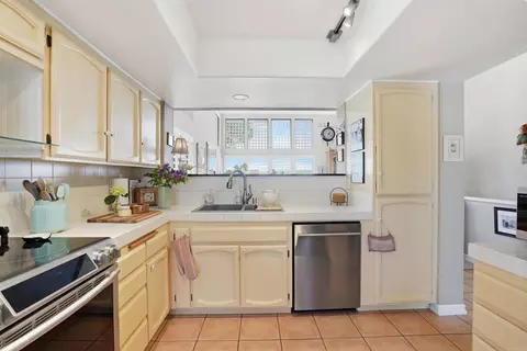 Kitchen - 1051 Freedom Ct, Del Mar, CA 92014 photo 2 of 4