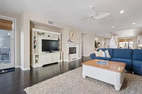 Living - 1540 Seabridge Ln, Oxnard, CA 93035 photo 2 of 4