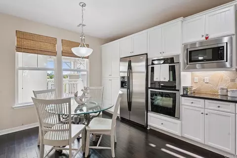 Kitchen - 1540 Seabridge Ln, Oxnard, CA 93035 photo 4 of 5