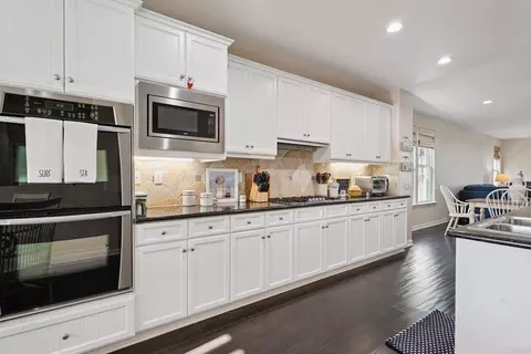 Kitchen - 1540 Seabridge Ln, Oxnard, CA 93035 photo 5 of 5