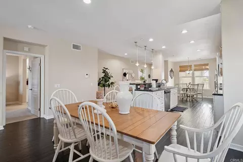 Dining - 1540 Seabridge Ln, Oxnard, CA 93035 photo 2 of 3