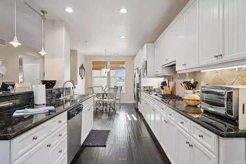 Kitchen - 1540 Seabridge Ln, Oxnard, CA 93035 photo 3 of 5
