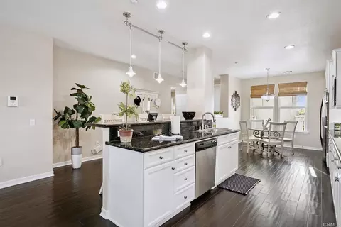 Kitchen - 1540 Seabridge Ln, Oxnard, CA 93035 photo 2 of 5