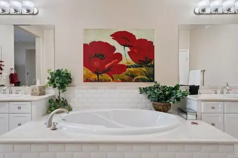 Bath - 1540 Seabridge Ln, Oxnard, CA 93035 photo 4 of 5