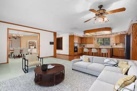 Living - 103 Alta Mesa Dr, Vista, CA 92084 photo 5 of 9