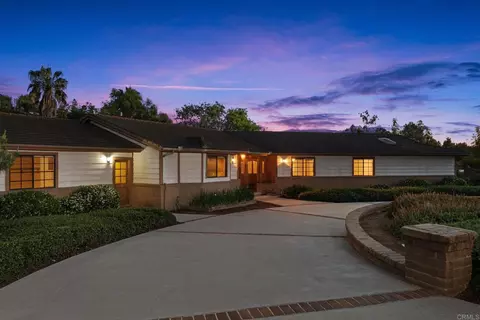 103 Alta Mesa Dr, Vista, CA 92084