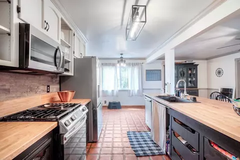 Kitchen - 13833 Los Coches Rd E, El Cajon, CA 92021 photo 3 of 5