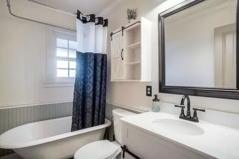 Bath - 13833 Los Coches Rd E, El Cajon, CA 92021 photo 2 of 2