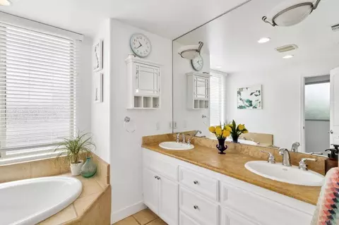 Bath - 143 Jupiter St, Encinitas, CA 92024 photo 3 of 4