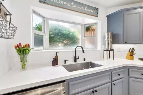 Kitchen - 143 Jupiter St, Encinitas, CA 92024 photo 3 of 4
