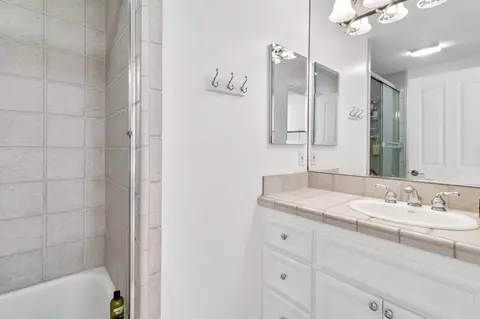 Bath - 143 Jupiter St, Encinitas, CA 92024 photo 4 of 4