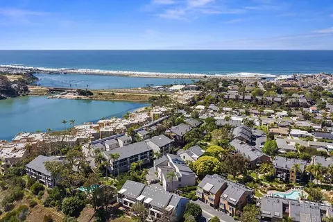 4009 Layang Layang Cir #J, Carlsbad, CA 92008