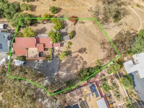 306 Ocean View Dr, Vista, CA 92084