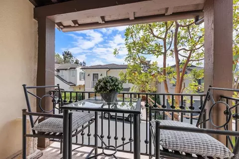 Exterior - 410 Pipes Ln, Encinitas, CA 92024 photo 2 of 6