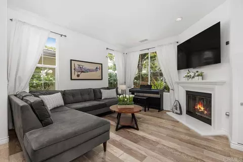Living - 410 Pipes Ln, Encinitas, CA 92024 photo 1 of 1