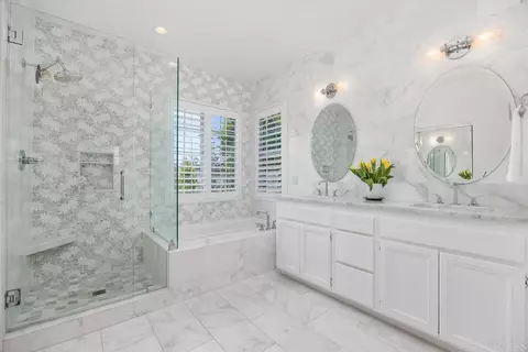 Bath - 410 Pipes Ln, Encinitas, CA 92024 photo 1 of 4