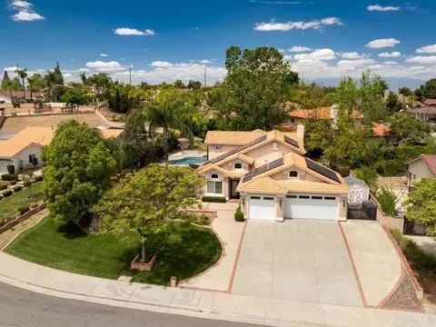 677 Garwood Ct, Riverside, CA 92506