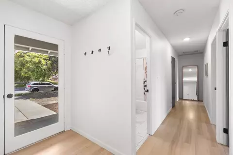 Entry Way - 3133 Morningside Dr, Oceanside, CA 92056 photo 1 of 1