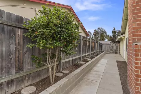 Exterior - 3133 Morningside Dr, Oceanside, CA 92056 photo 7 of 10