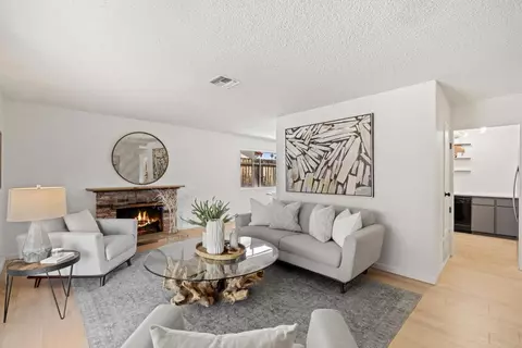 Living - 3133 Morningside Dr, Oceanside, CA 92056 photo 3 of 4