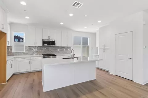 711 Kingbird Loop, Oceanside, CA 92058