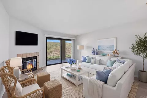 Living - 3140 Arroyo Vis, Carlsbad, CA 92009 photo 3 of 5