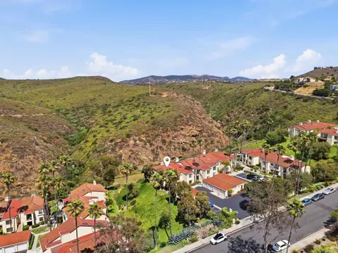 View/Area - 3140 Arroyo Vis, Carlsbad, CA 92009 photo 2 of 7