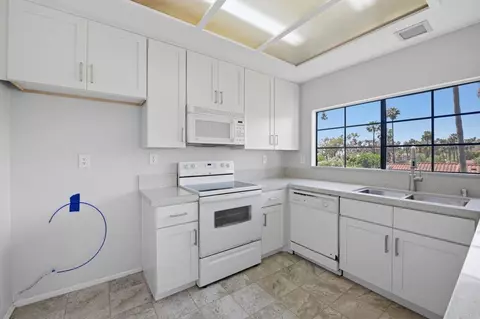 Kitchen - 3140 Arroyo Vis, Carlsbad, CA 92009 photo 2 of 3