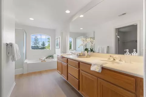 Bath - 1577 Whispering Palm Dr, Oceanside, CA 92056 photo 4 of 6