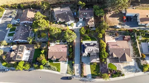 View/Area - 1577 Whispering Palm Dr, Oceanside, CA 92056 photo 2 of 7