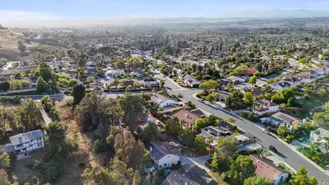 View/Area - 1577 Whispering Palm Dr, Oceanside, CA 92056 photo 4 of 7