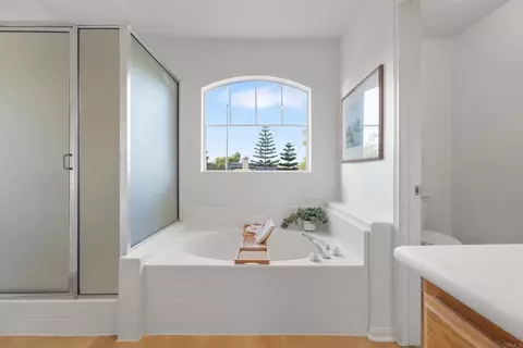 Bath - 1577 Whispering Palm Dr, Oceanside, CA 92056 photo 5 of 6