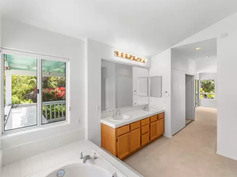 Bath - 5151 Bella Colina St, Oceanside, CA 92056 photo 4 of 7