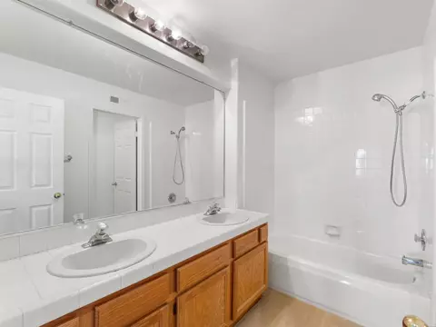 Bath - 5151 Bella Colina St, Oceanside, CA 92056 photo 6 of 7