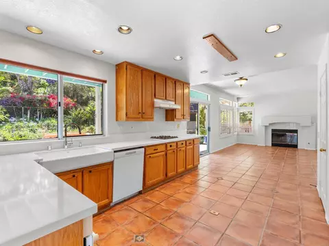 Kitchen - 5151 Bella Colina St, Oceanside, CA 92056 photo 1 of 3