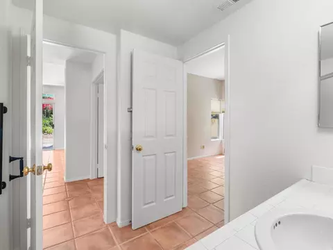 Entry Way - 5151 Bella Colina St, Oceanside, CA 92056 photo 3 of 4