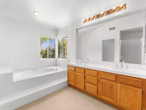 Bath - 5151 Bella Colina St, Oceanside, CA 92056 photo 2 of 7