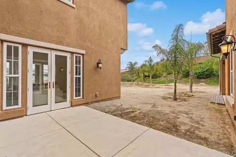 Exterior - 5544 Papagallo Dr, Oceanside, CA 92057 photo 8 of 10